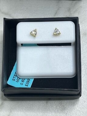🆕 14k Gold over sterling silver Triangle moissanite Stud Earrings $399 retail